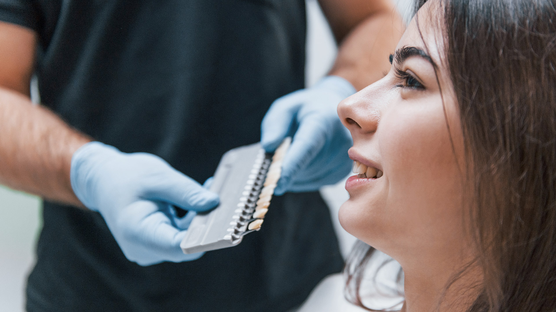 Sposoby na wybielenie zębów – jakie metody są najlepsze?